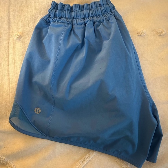 EXTREMELY RARE!! lululemon blue nile Hotty Hot Low-Rise 4” 💙